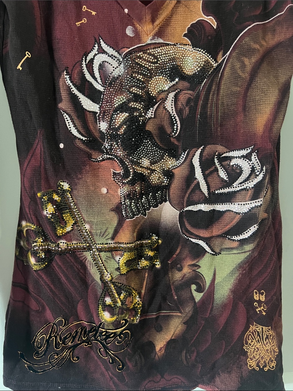 Remetee V-Neck thermal long sleeve Shirt - Burgundy Skull & Rose Design